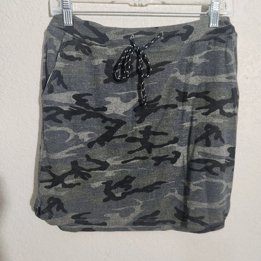 Sundry Mini Skirt Camo Print Stretch Knit Size 1 Made in USA